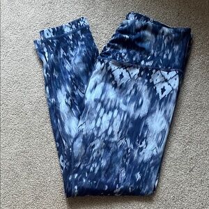 Victoria’s Secret Blue Tie-Dye Active Leggings